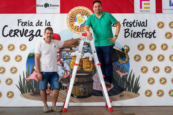 Miguel Ángel Serra y Joaquín Ibarra, fundadores de la Feria de la Cerveza de Eivissa. Sergio g. cañizares Miguel Ángel Serra y Joaquín Ibarra, fundadores de la Feria de la Cerveza de Ibiza. Fotos: Sergio G. cañizares