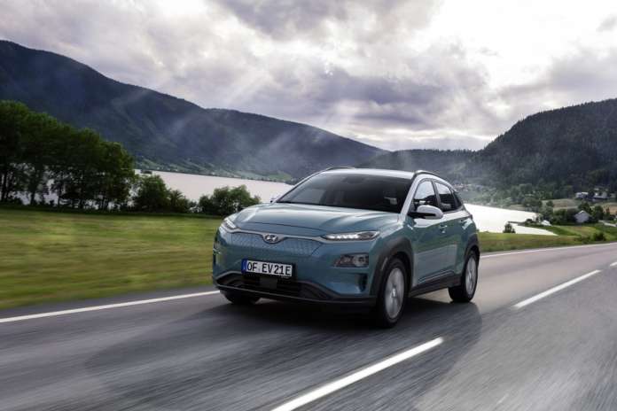 El nuevo Kona Eléctrico es un coche sin compromisos que combina el estilo progresivo de los SUV de Hyundai y equipa un motor eléctrico con cero emisiones. El nuevo Kona Eléctrico es un coche sin compromisos que combina el estilo progresivo de los SUV de Hyundai y equipa un motor eléctrico con cero emisiones.