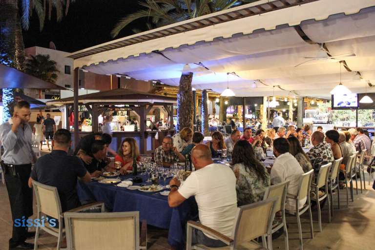 mesas para grupos grandes en Ibiza