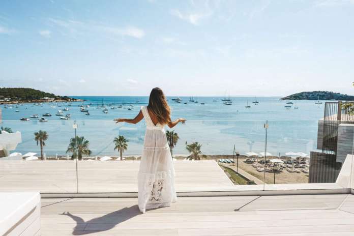 El complejo hotelero se encuentra en plena bahía de Talamanca, con unas vistas preciosas. Fotos: nobu hotel ibiza bay cierre de Nobu Hotel Ibiza Bay