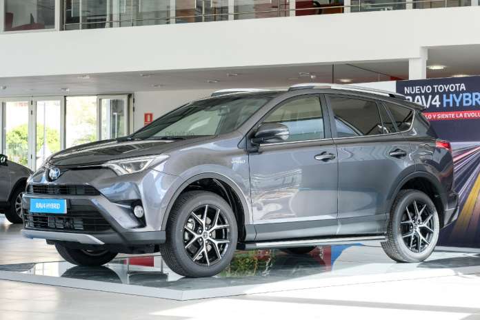 El Toyota RAV4 Hybrid está expuesto en Ebusus Motor, concesionario oficial de Toyota en Eivissa y Formentera. FOTOS: SERGIO G. CAÑIZARES El Toyota RAV4 Hybrid está expuesto en Ebusus Motor, concesionario oficial de Toyota en Eivissa y Formentera. FOTOS: SERGIO G. CAÑIZARES