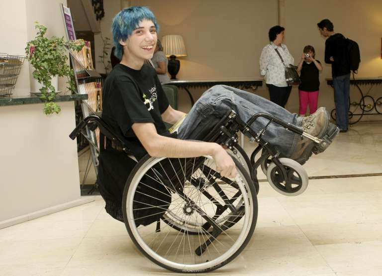 Albert Casals, en una imagen tomada en 2012, ha recorrido medio mundo en silla de ruedas. EFE