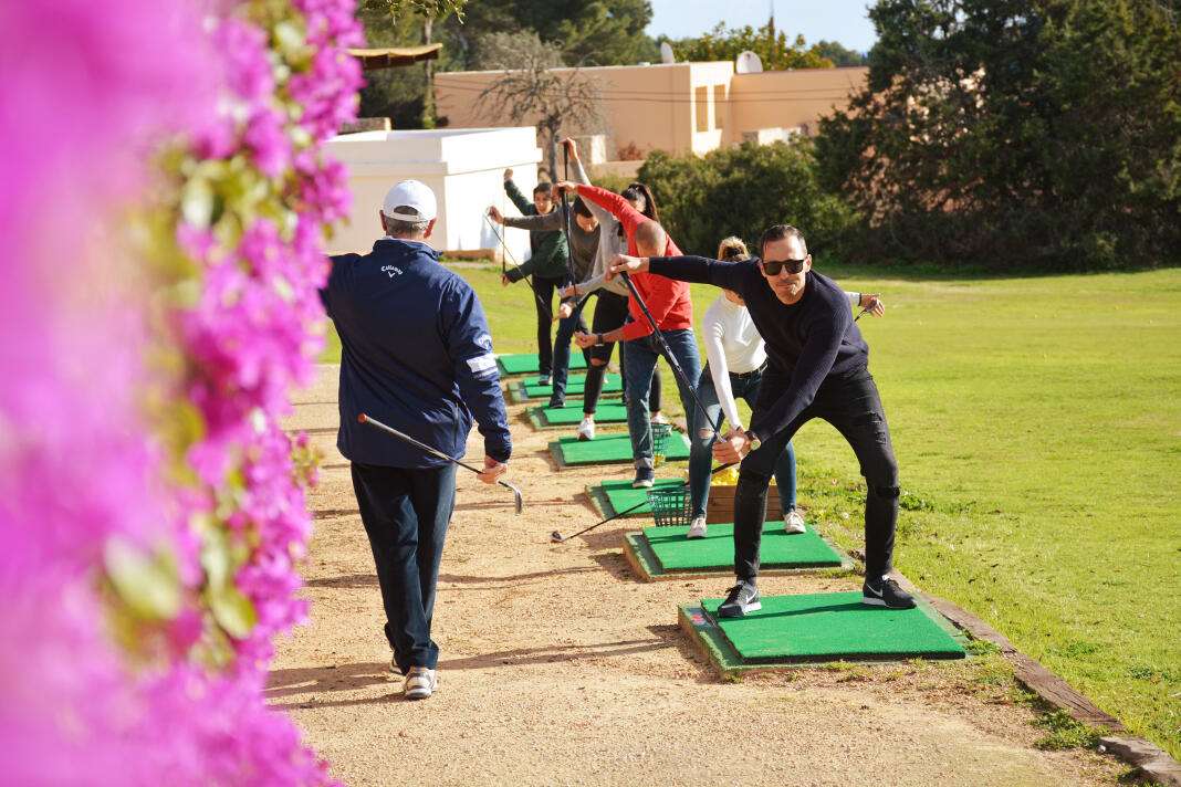iniciarse al golf con los cursos de iniciación al golf de Golf Ibiza