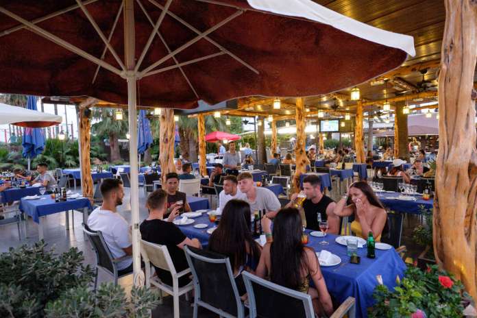 El restaurante asador Sissi’s presenta nuevo horario hasta el día del cierre, que será el 14 de octubre. Fotos: Sergio G. Cañizares nuevo horario de los restaurantes en Ibiza