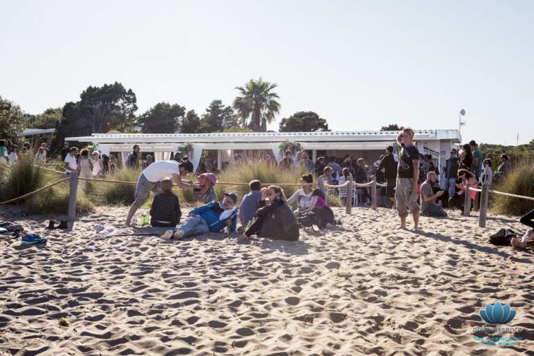 Atzaró celebra el cierre de temporada de sus establecimientos de playa en Cala Nova.