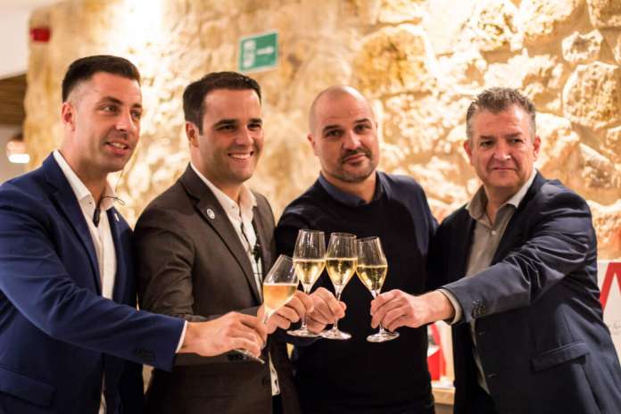 Los más de 60 asistentes al evento pudieron degustar un menú con maridaje de champán. fotos: StartingPhotography presentación de la Guía Melendo en Ibiza
