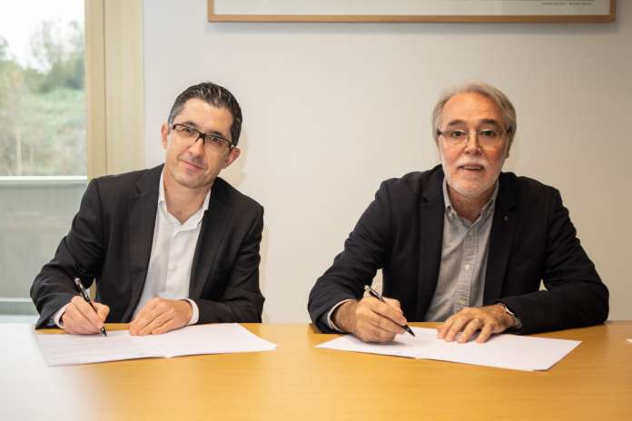 Roberto Martín Basso, de Palladium Hotel Group, y Joxe Mari Aizega, de Basque Culinary Center, firman el acuerdo. Roberto Martín Basso, de Palladium Hotel Group, y Joxe Mari Aizega, de Basque Culinary Center, firman el acuerdo.
