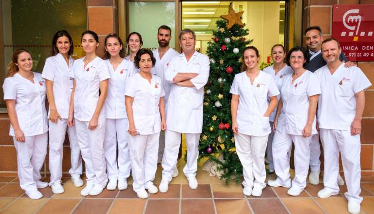 Todo el equipo de Clínica Doctor Mayans desea a Eivissa unas felices fiestas. / Sergio G. Cañizares
