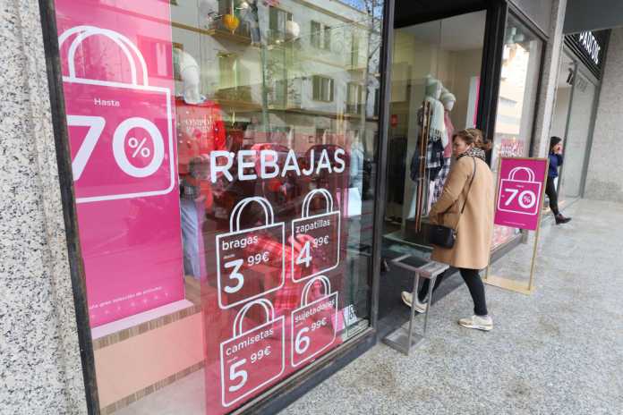 Esta semana se ha iniciado el periodo de rebajas de invierno en muchos comercios de la isla. Foto: Vicent Marí Esta semana se ha iniciado el periodo de rebajas de invierno en muchos comercios de la isla. Foto: Vicent Marí