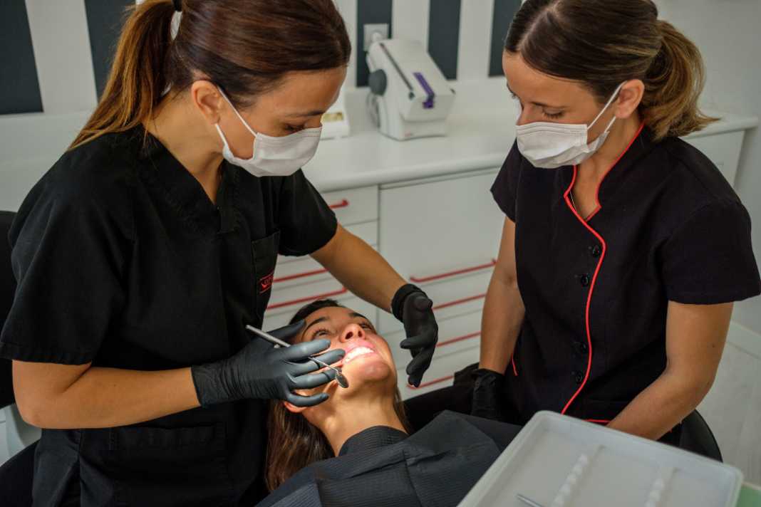 Tratamientos sin dolor y en una sola sesión en la Clínica Dentista Esther de Bustamante.