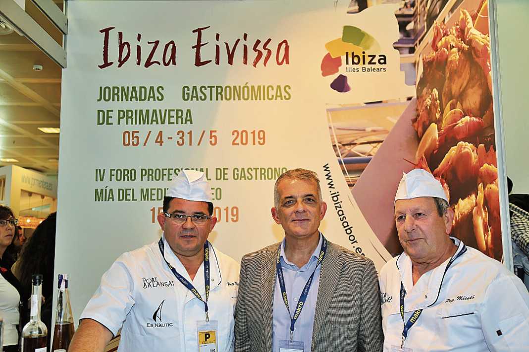 Pep Tur, Vicent Torres y Antonio Torres de es Nàutic en el estand de Ibiza.