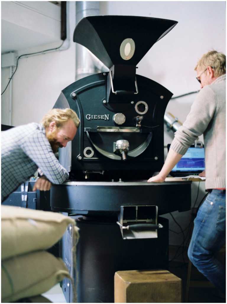 En sus instalaciones de Eivissa tratan y seleccionan el café de calidad.