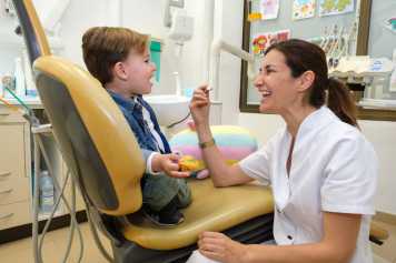 Clinica dental Doctor Mayans, especializada en el tratamiento a los niños.