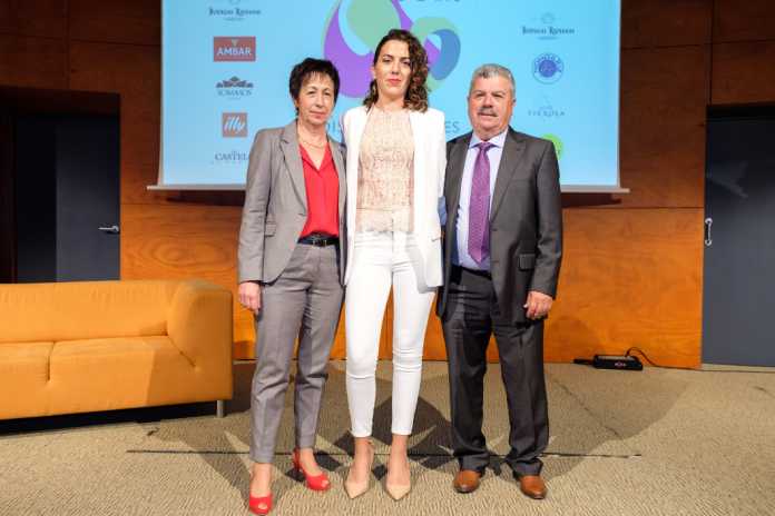 Cati Serra, Katina y Toni Guasch, dos generaciones al frente de la empresa familiar Distribuciones Guasch. Cati Serra, Katina y Toni Guasch, dos generaciones al frente de la empresa familiar Distribuciones Guasch.