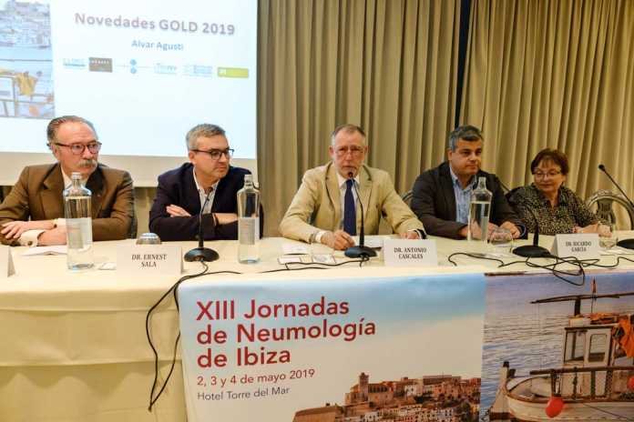 De izquierda a derecha los doctores Carlos Jiménez, Ernest Sala, Antonio Cascales, Ricardo García y Gloria Corral. De izquierda a derecha los doctores Carlos Jiménez, Ernest Sala, Antonio Cascales, Ricardo García y Gloria Corral.