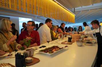 Los invitados degustaron sushi y delicias japonesas en el restaurante Kokoy del Sky Bar.