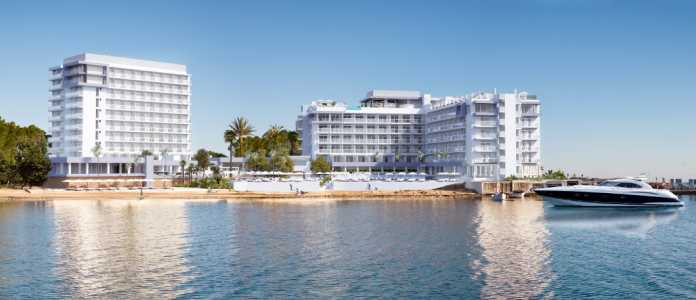 El hotel solo para adultos se encuentra ubicado en la bahía de Sant Antoni, en Cala de Bou, y ofrece unas espectaculares vistas y atardeceres. El hotel solo para adultos se encuentra ubicado en la bahía de Sant Antoni, en Cala de Bou, y ofrece unas espectaculares vistas y atardeceres.