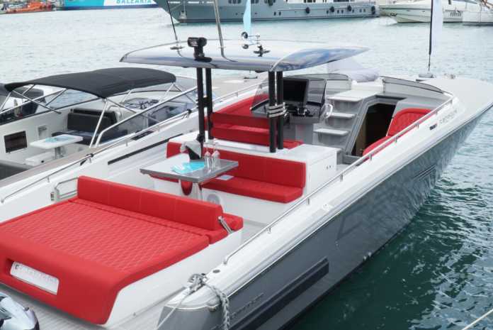 Este precioso barco de la marca Canados, una de las sensaciones de Smart Charter Ibiza para la temporada. Este precioso barco de la marca Canados, una de las sensaciones de Smart Charter Ibiza para la temporada.