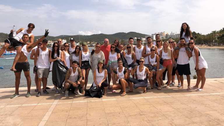 O Beach Ibiza se implica un verano más en la limpieza de las playas