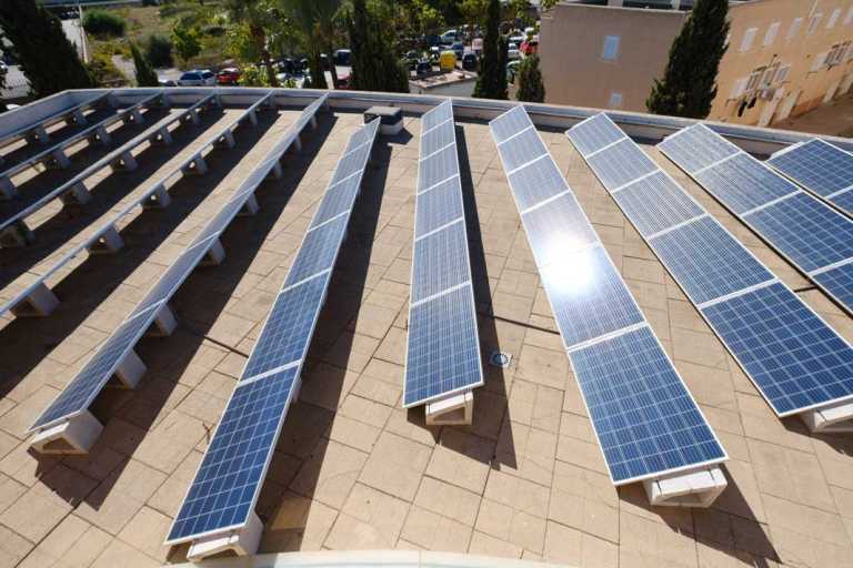 Placas solares instaladas en Diario de Ibiza. fotos: Sergio G. Cañizares