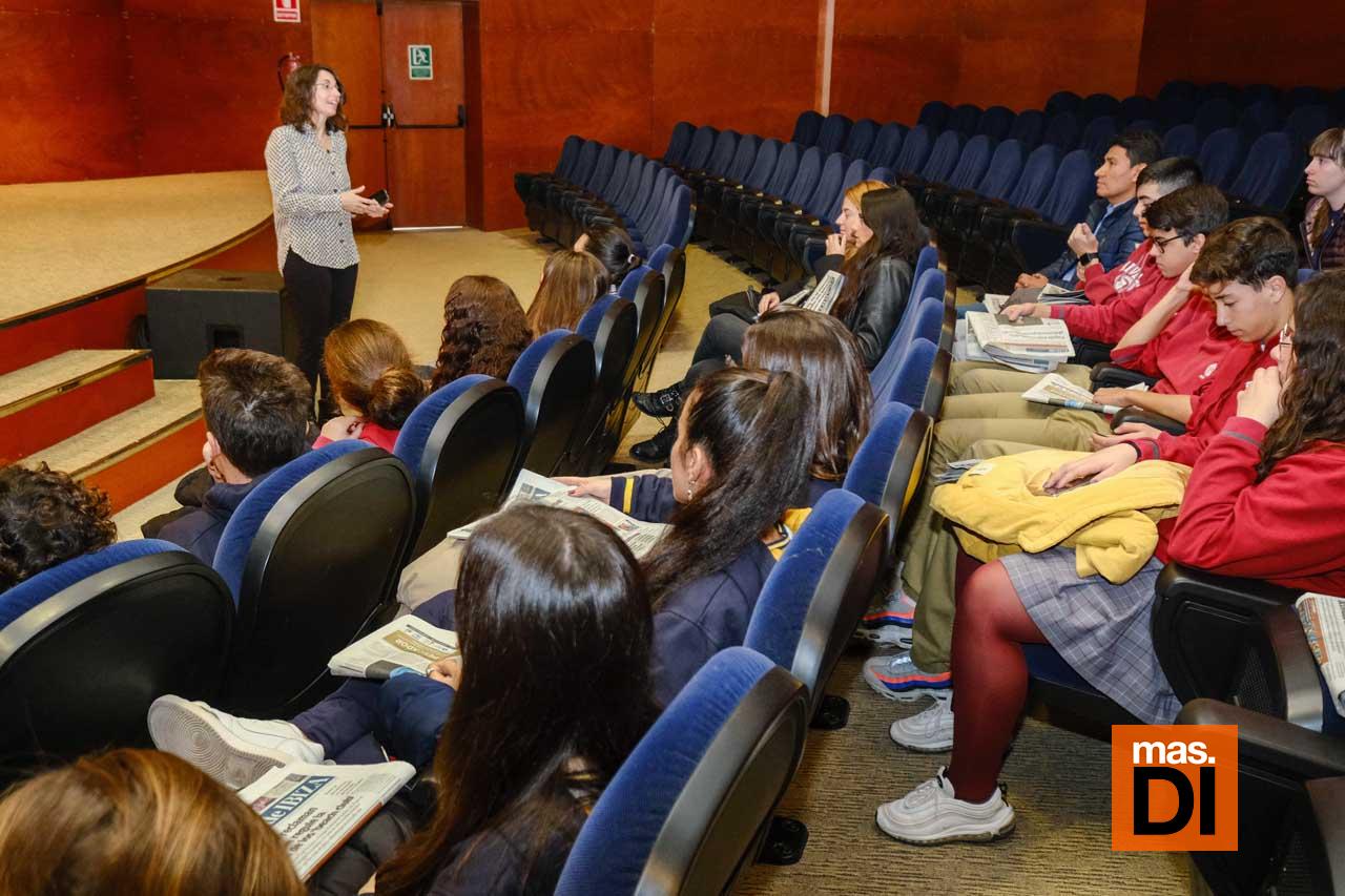 Visita de alumnos de Sa Real a Diario de Ibiza. SERGIO G. CAÑIZARES
