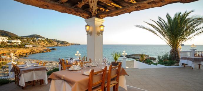 Delicias al más puro estilo mediterráneo con vistas increíbles a Cala Tarida