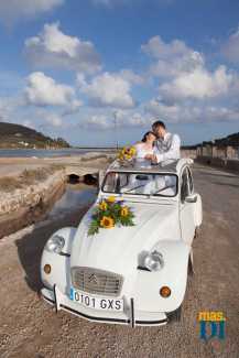 Elección, protocolo y decoración del coche de los novios el día de la boda | másDI - Magazine