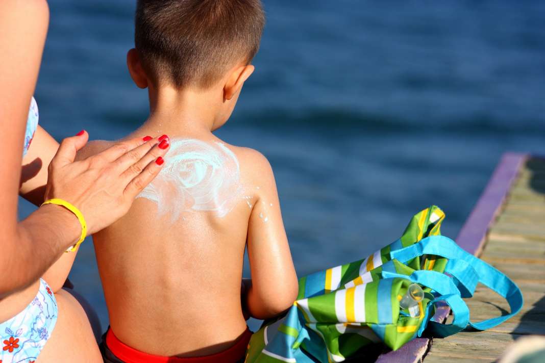Escoger un protector solar adecuado es esencial para proteger la piel. Foto: iStock